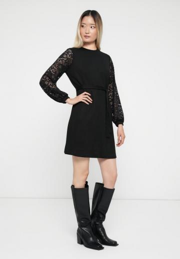 Вязаное платье