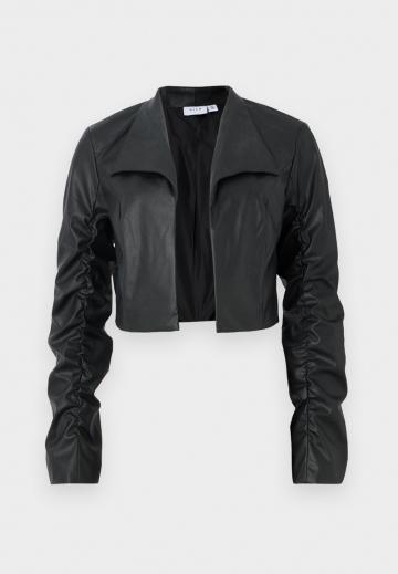 Короткий блейзер