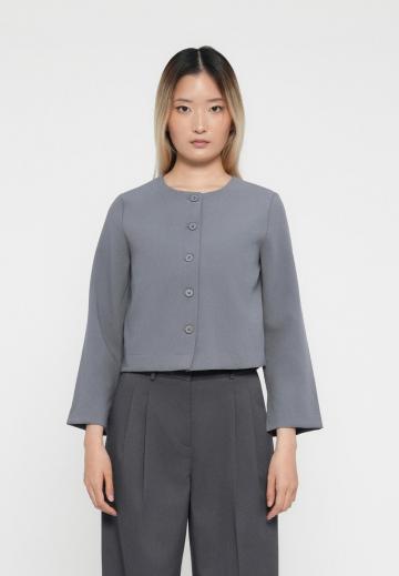 Короткий блейзер
