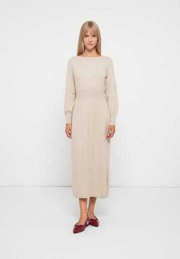 Вязаное платье