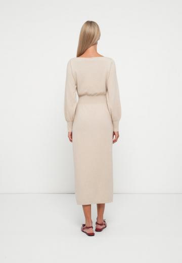 Вязаное платье