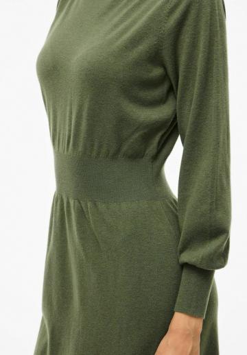 Вязаное платье