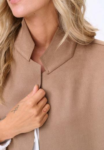 Длинный жилет