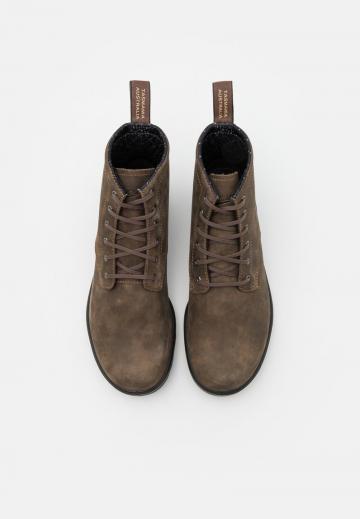 Ботинки на шнуровке