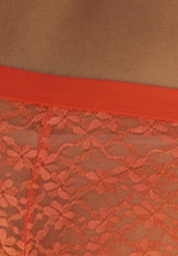 Трусы на бедрах