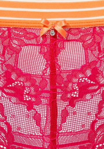 Трусы на бедрах