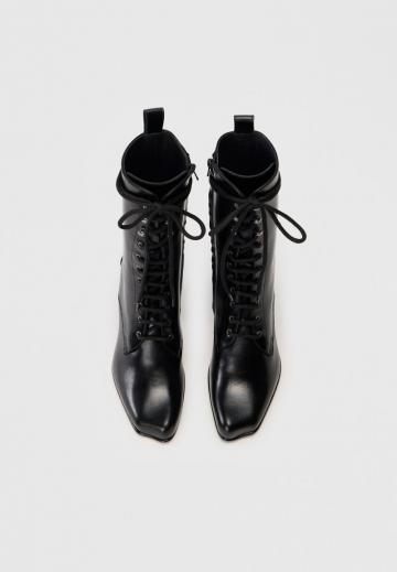 Высокие сапоги