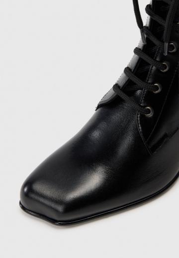 Высокие сапоги