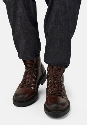 Ботинки на шнуровке