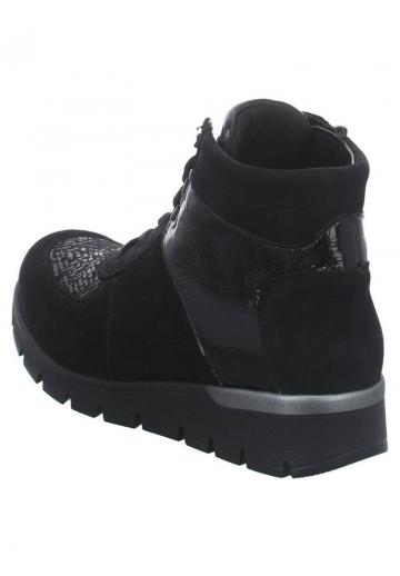 Ботинки на шнуровке