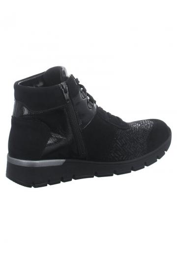 Ботинки на шнуровке