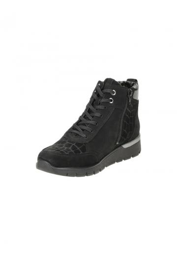 Ботинки на шнуровке