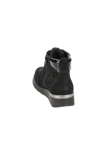 Ботинки на шнуровке