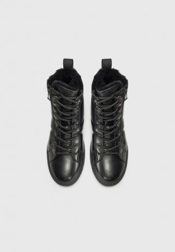 Ботинки на шнуровке