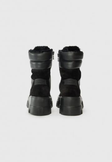 Ботинки на шнуровке