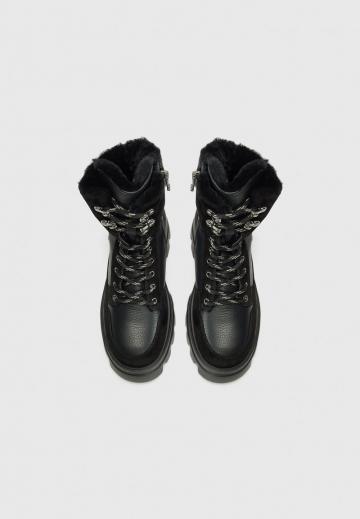 Ботинки на шнуровке