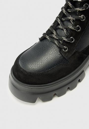 Ботинки на шнуровке