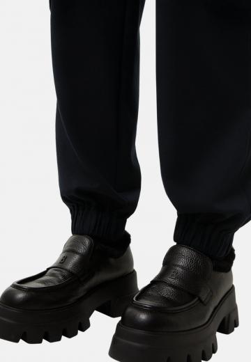 Брюки с накладными карманами