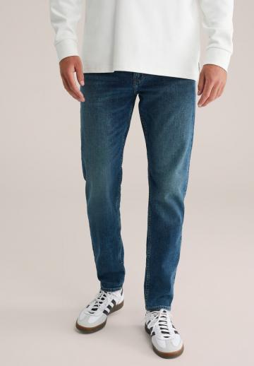 Узкие джинсы