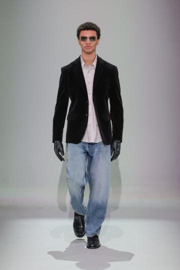 Прямые джинсы