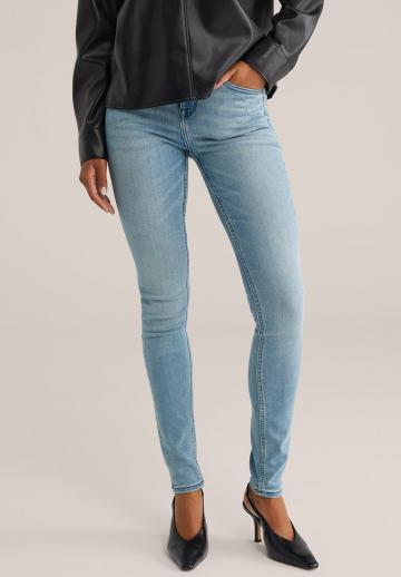 Узкие джинсы