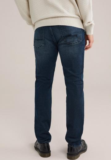 Прямые джинсы