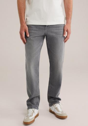 Прямые джинсы