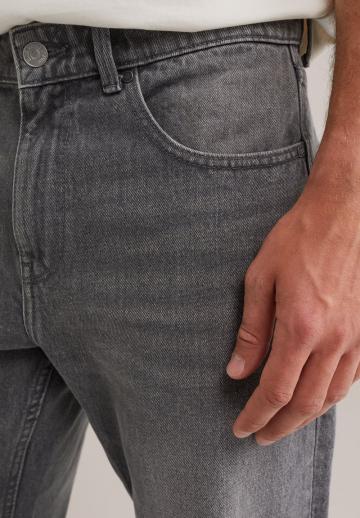 Прямые джинсы