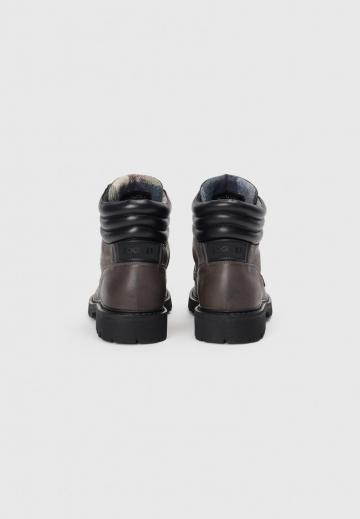 Ботинки на шнуровке