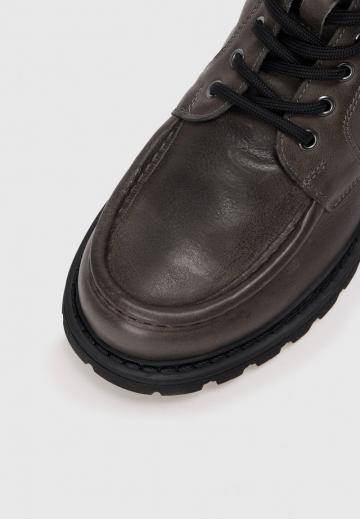 Ботинки на шнуровке