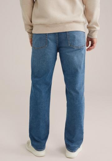Прямые джинсы