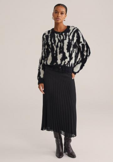 Жаккардовая вязаная кофта