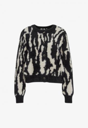 Жаккардовая вязаная кофта