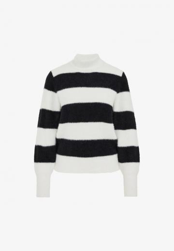 Пуловер в полоску