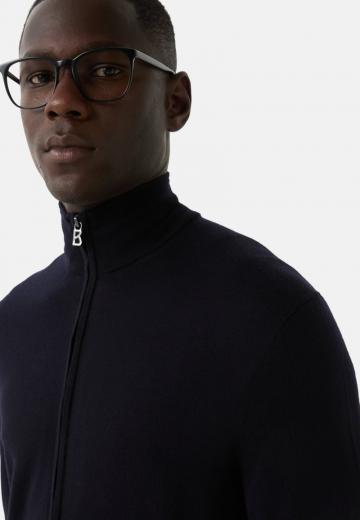 Вязаная кофта