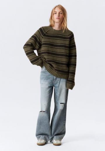 Пуловер в полоску