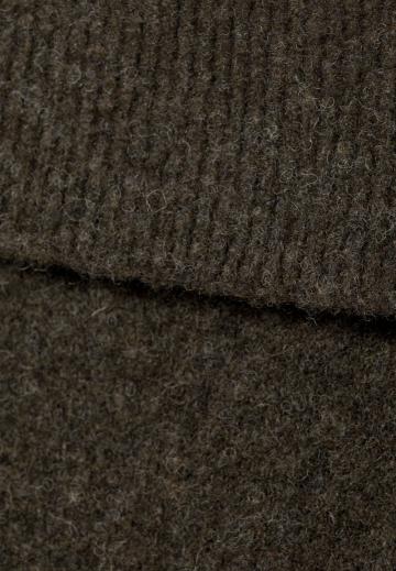 Вязаный жилет