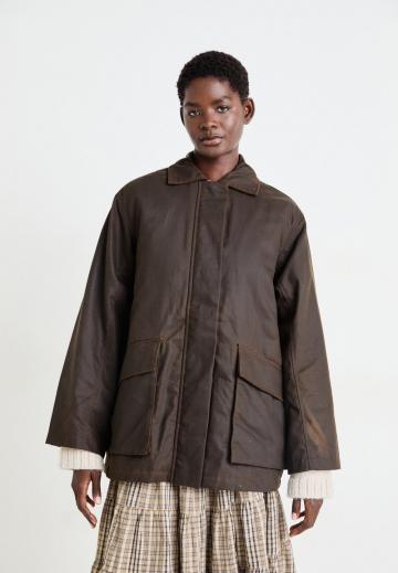 Куртка с накладнымит карманами