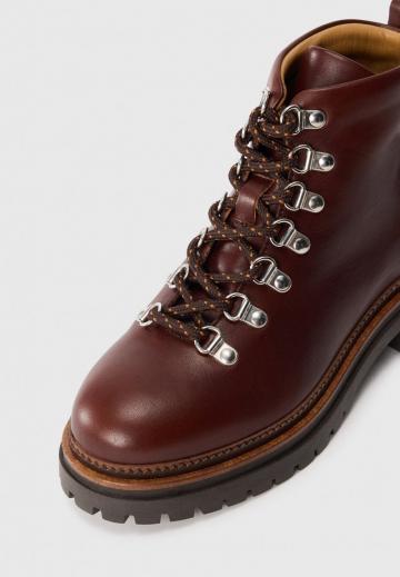 Ботинки на шнуровке