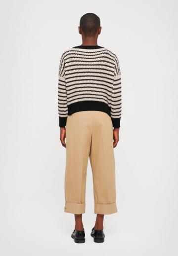 Пуловер в полоску