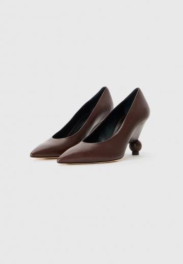 Туфли на высоком каблуке