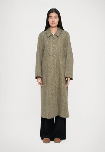 Шерстяное пальто