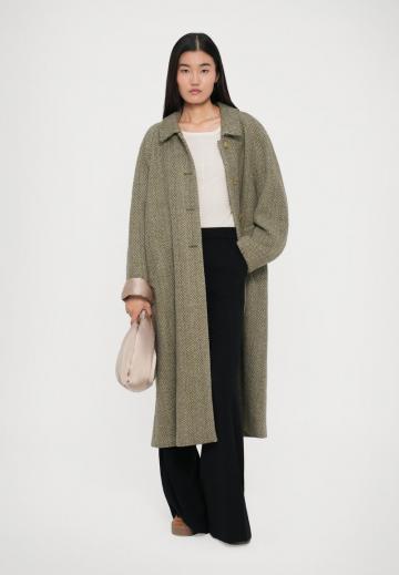 Шерстяное пальто