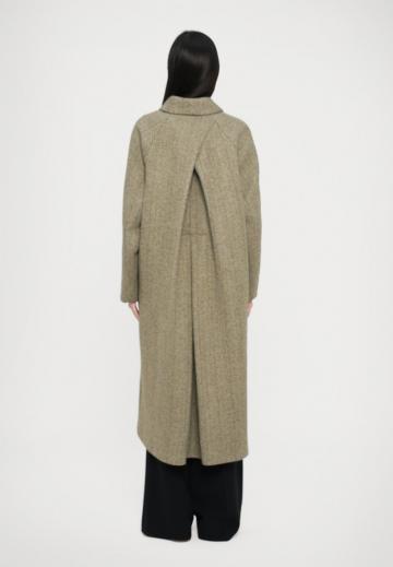 Шерстяное пальто