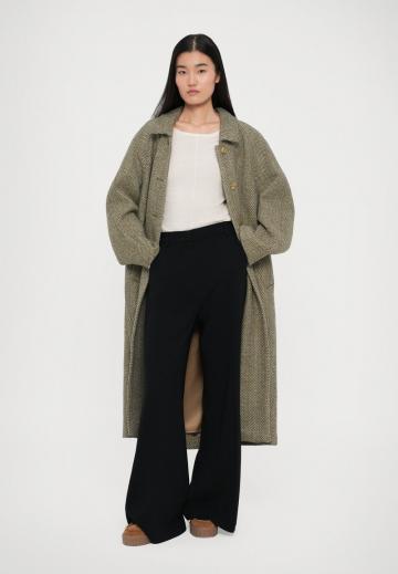 Шерстяное пальто