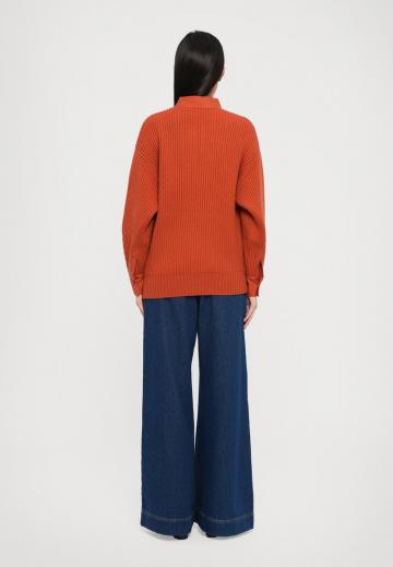 Пуловер с воротником поло