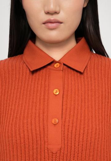 Пуловер с воротником поло