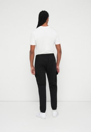 Брюки с накладными карманами