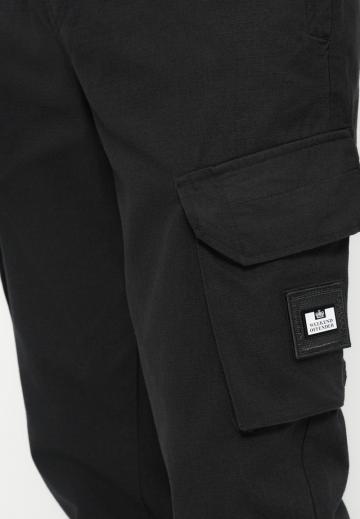 Брюки с накладными карманами