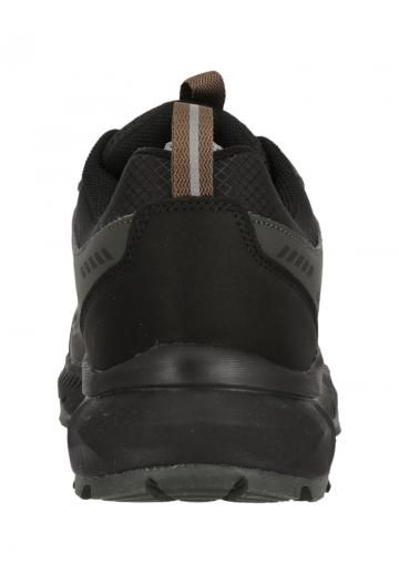 Походные кроссовки